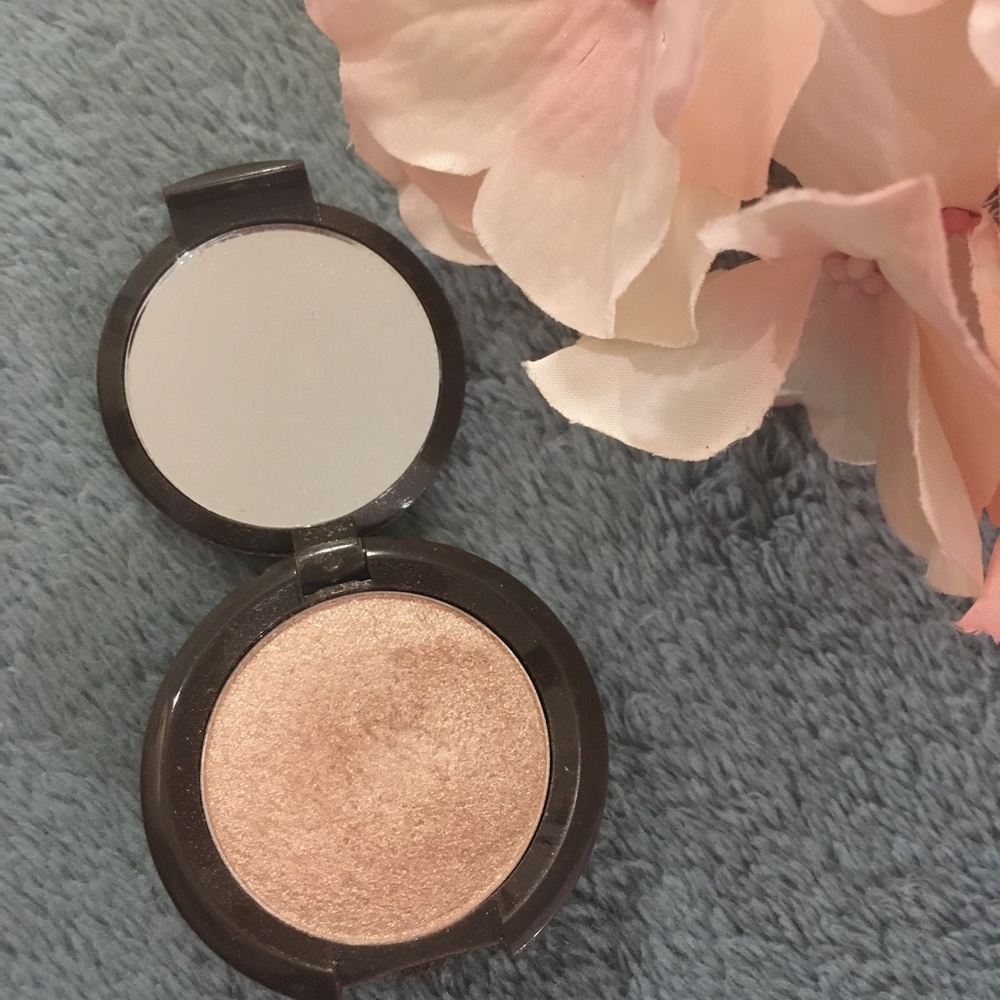 BECCA MINI SHIMMERING SKIN PERFECTOR PRESSED HIGHLIGHTER
In OPAL